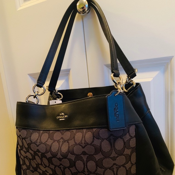 Authentic  COACH HANDBAG - Picture 7 of 8